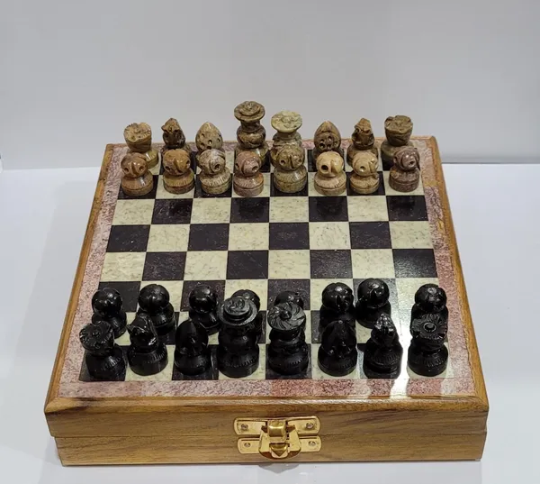 Handmade_Chess_Set_with_board