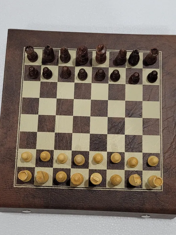Leather_Magnetic_Chess_Board_Set