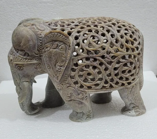 Soapstone_Décor_Elephant_Statue_undercut_elephant_Statue