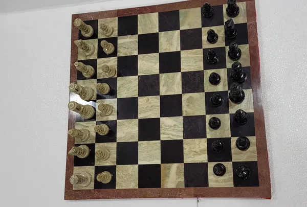 Makrana_marble_Flat_Chess_Board_Set_with_Leather_Box