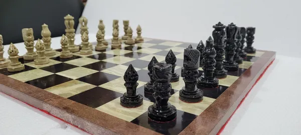 Makrana_marble_Flat_Chess_Board_Set_with_Leather_Box
