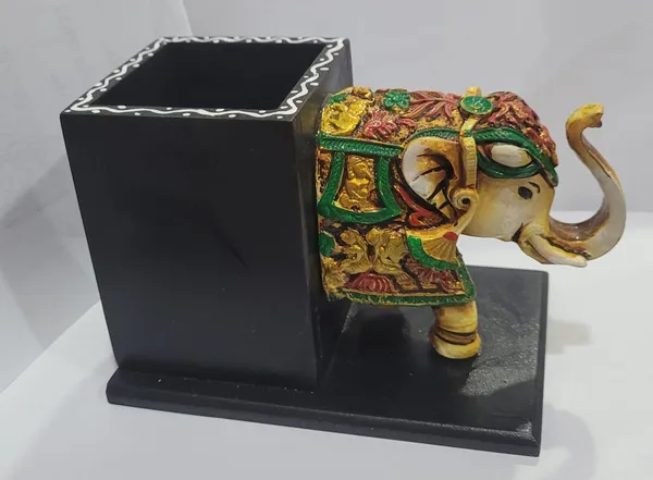 Wooden_Elephant_Carved_Pen_Stand