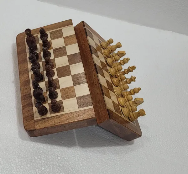 Wooden_Mangetic_Chess_Board_Set