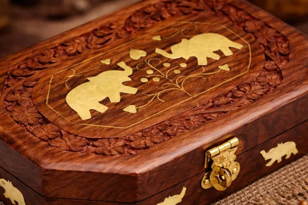 Wooden_Brass_Inlay_Craved_Box