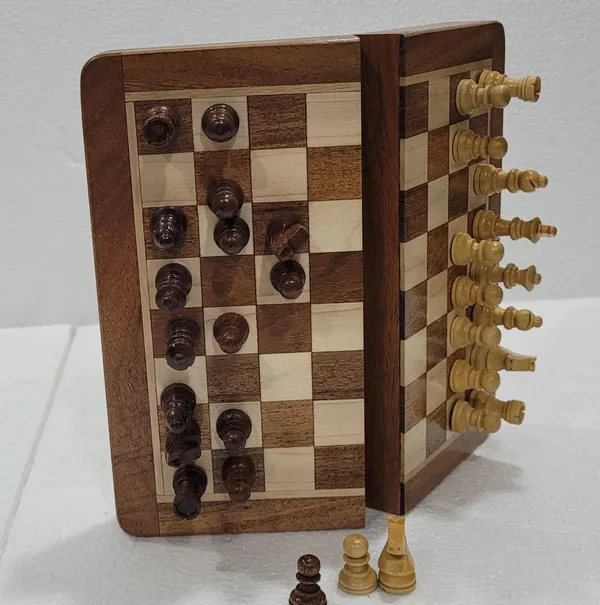 Wooden_Mangetic_Chess_Board_Set