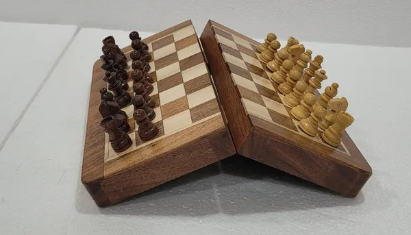 Wooden_Mangetic_Chess_Board_Set