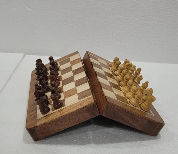 Multicolour_Classic_Wooden_Chess_Set_With_Folding_Board