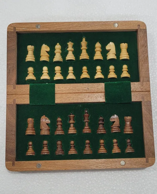 Multicolour_Classic_Wooden_Chess_Set_With_Folding_Board