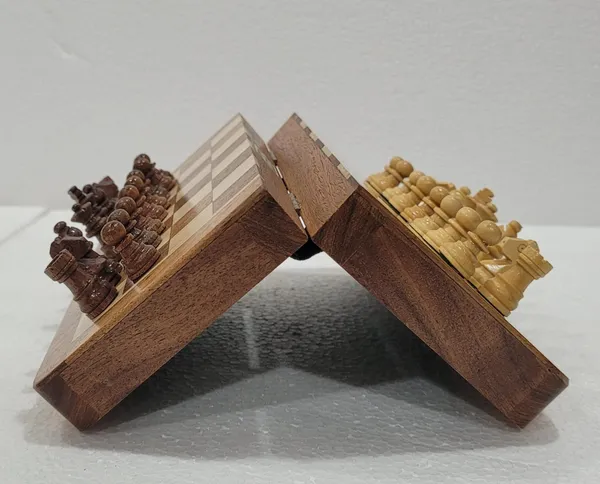 Multicolour_Classic_Wooden_Chess_Set_With_Folding_Board