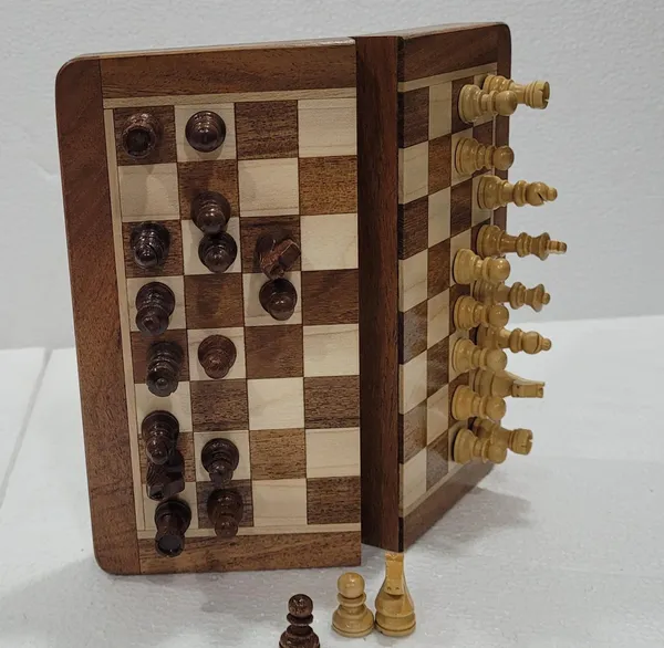 Multicolour_Classic_Wooden_Chess_Set_With_Folding_Board