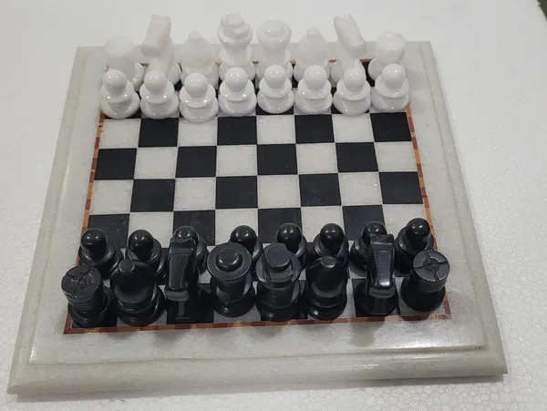 Pink_Classic_Marble_Black_And_White_Chess_Set_With_Storage_Box