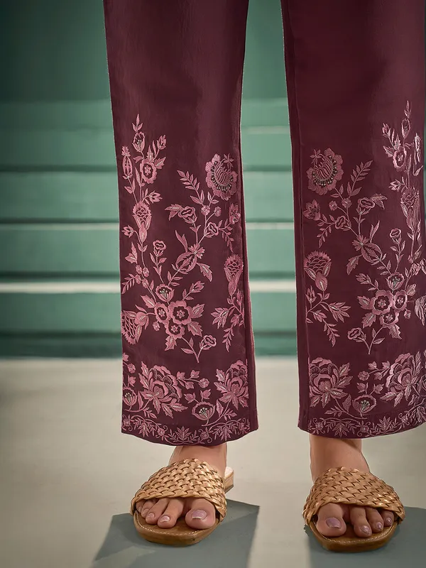 Dark_Purple_Cotton_Blend_Wine_Purple_Embroidered_Sleeveless_Kurta_With_Pant_Set_For_Women