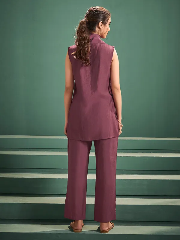 Dark_Purple_Cotton_Blend_Wine_Purple_Embroidered_Sleeveless_Kurta_With_Pant_Set_For_Women