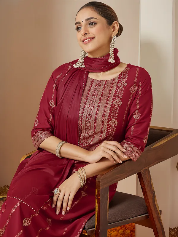 Red_Silk_Blend_Gold_Printed_Straight_Kurta_Set_For_Women