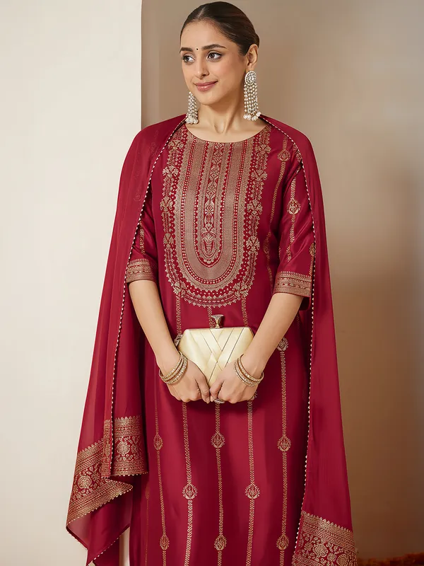 Red_Silk_Blend_Gold_Printed_Straight_Kurta_Set_For_Women