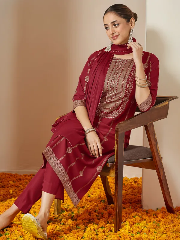 Red_Silk_Blend_Gold_Printed_Straight_Kurta_Set_For_Women