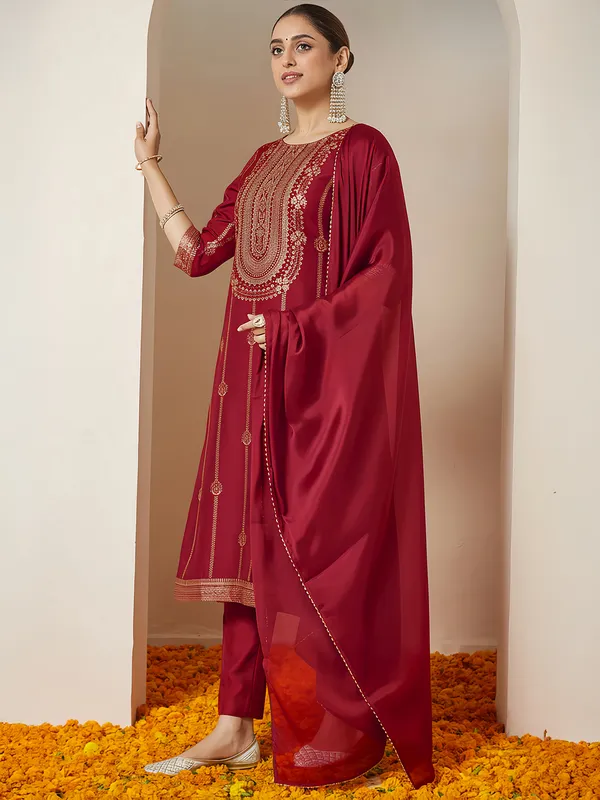 Red_Silk_Blend_Gold_Printed_Straight_Kurta_Set_For_Women