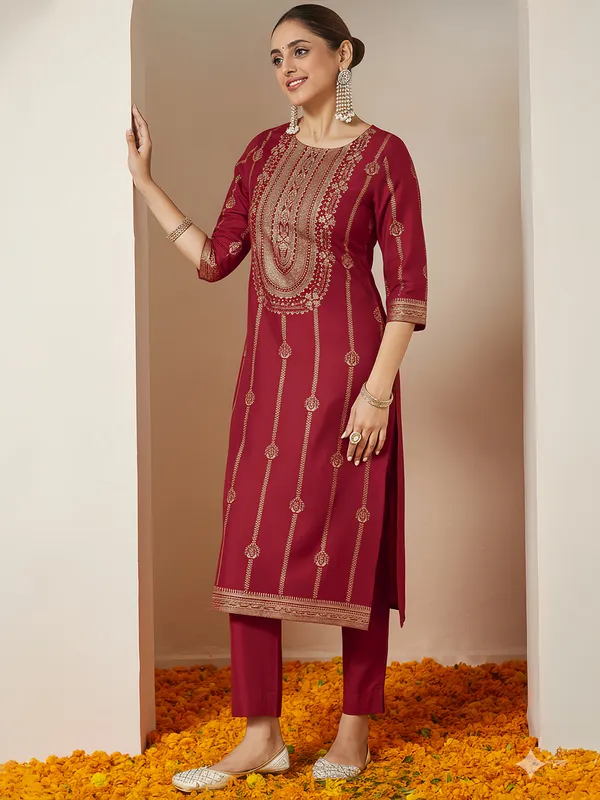 Red_Silk_Blend_Gold_Printed_Straight_Kurta_Set_For_Women