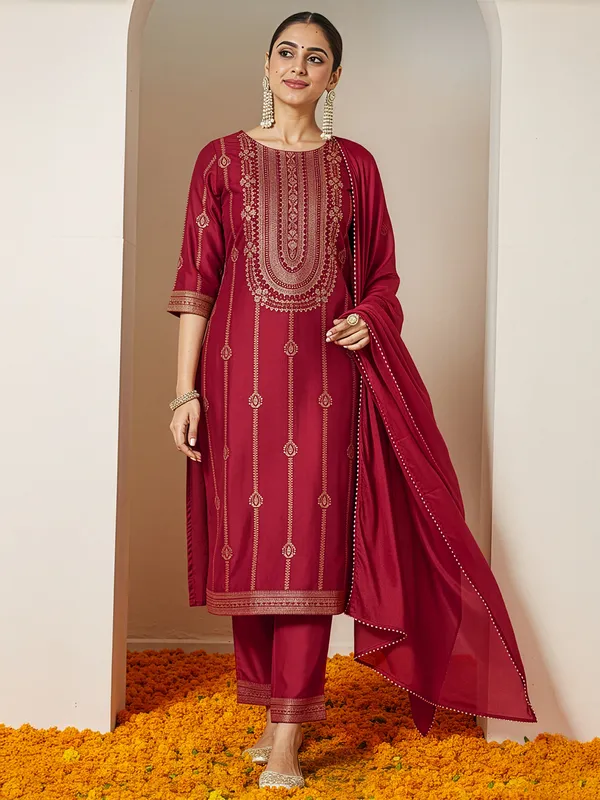 Red_Silk_Blend_Gold_Printed_Straight_Kurta_Set_For_Women