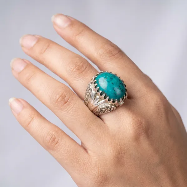 Turquoise_Stone_Statement_Ring_With_Ornate_Silver_Setting