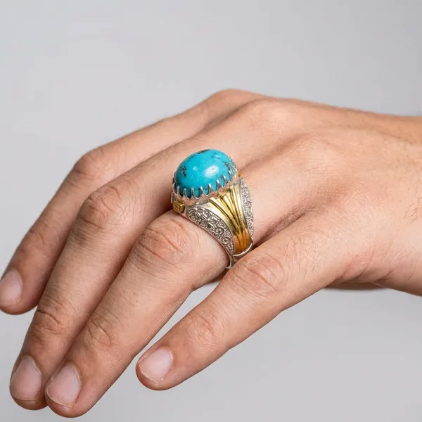 Turquoise_Stone_Ring_With_Ornate_Silver_And_Gold_Tone_Band
