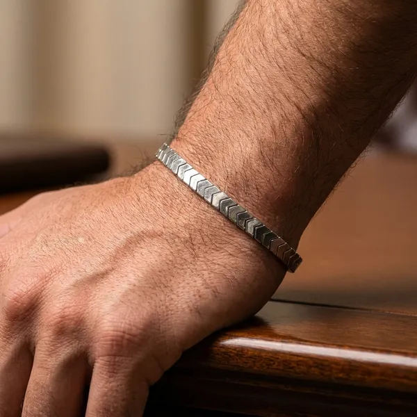 Black_Hamitite_Silver_Toned_Bracelet_Uniqe_For_Unisex