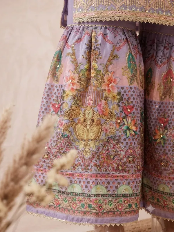 Crunchy_Fabric_Unstich_Suit_With_Digital_Print_Dupatta_And_Crunchy_Fabric_Garara