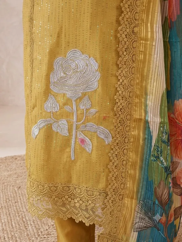 Roman_Fabric_Unstich_Suit_With_Digital_Print_Dupatta_And_Unstich_Rayon_Bottom