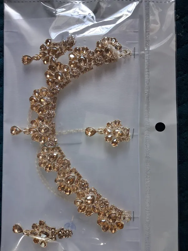Golden_Alloy_Necklace_Set_For_Women