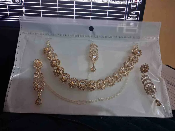 Golden_Alloy_Necklace_Set_For_Women
