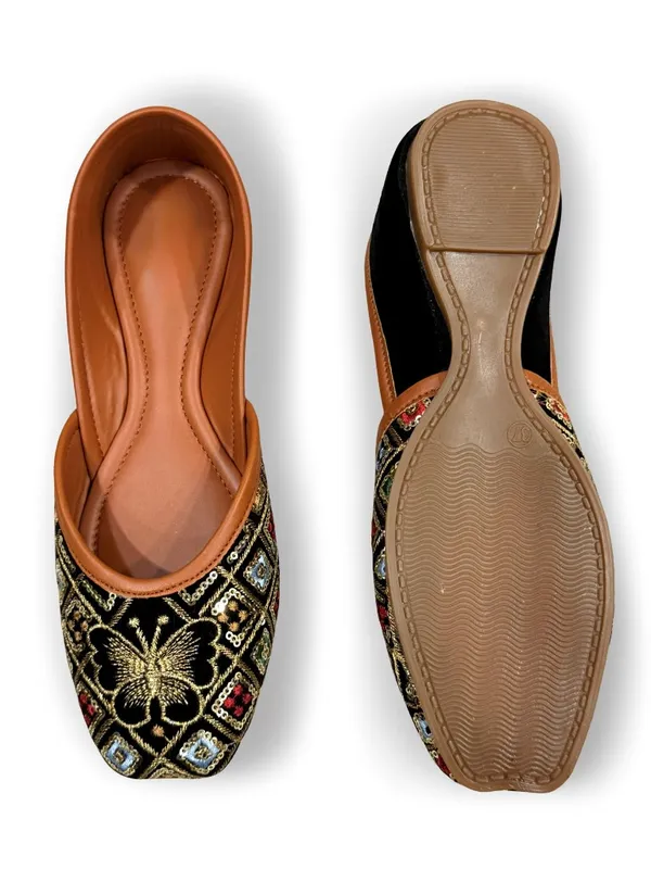 Black_Embroidered_Ethnic_Mojaris_For_Women
