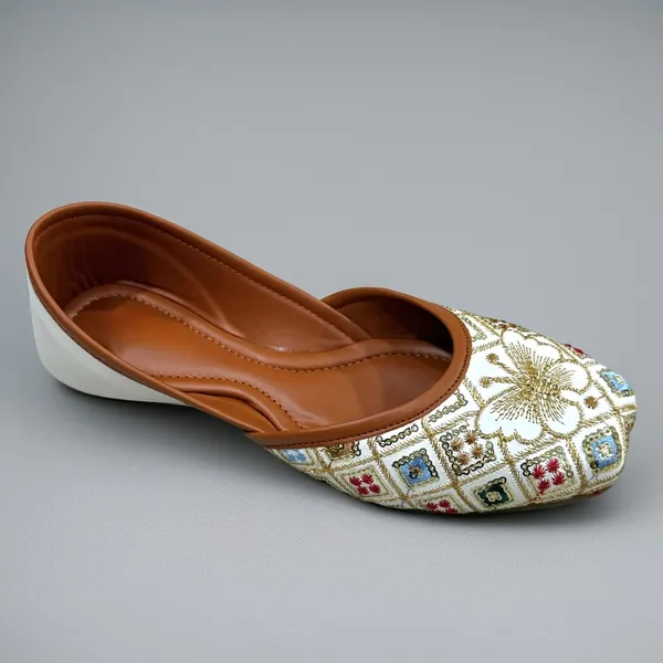 White_Embroidered_Ethnic_Mojaris_For_Women