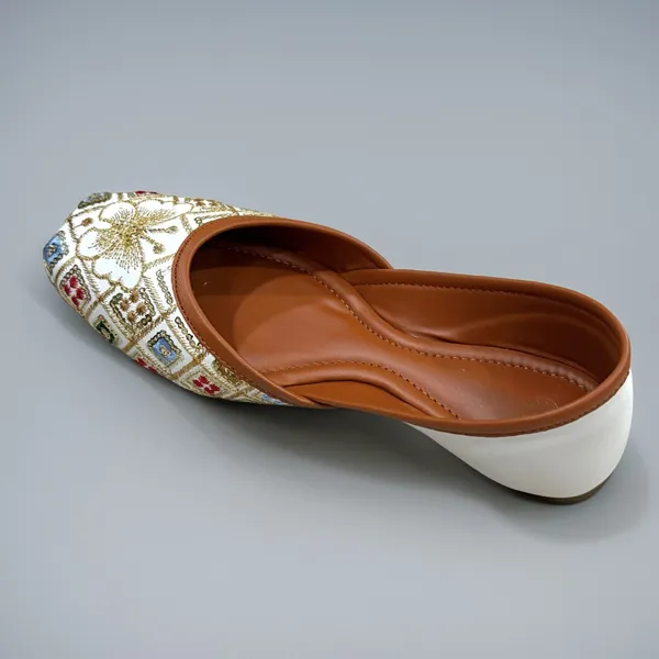 White_Embroidered_Ethnic_Mojaris_For_Women