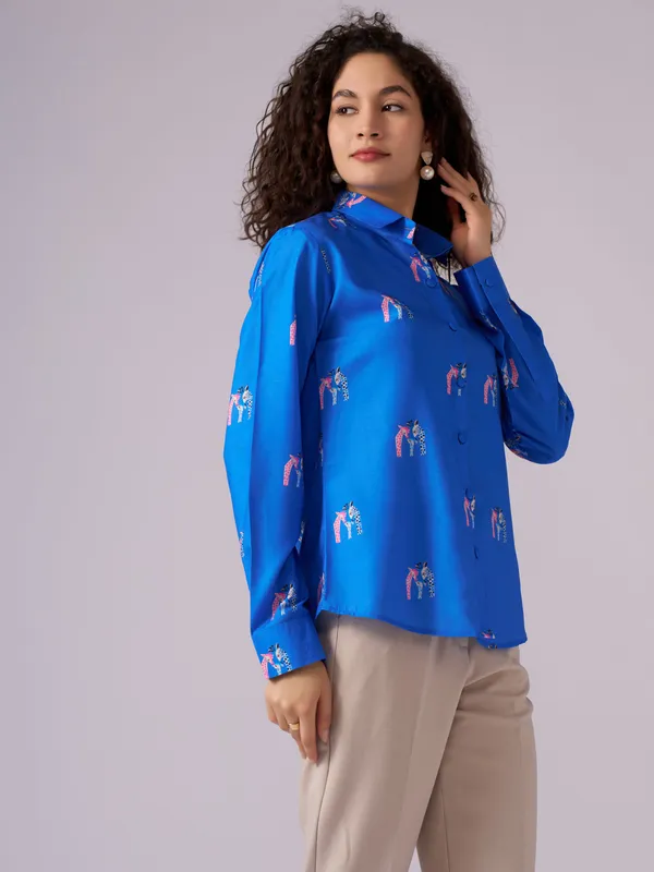 Blue_Giraffe_Printed_Regular_Shirt_For_Women