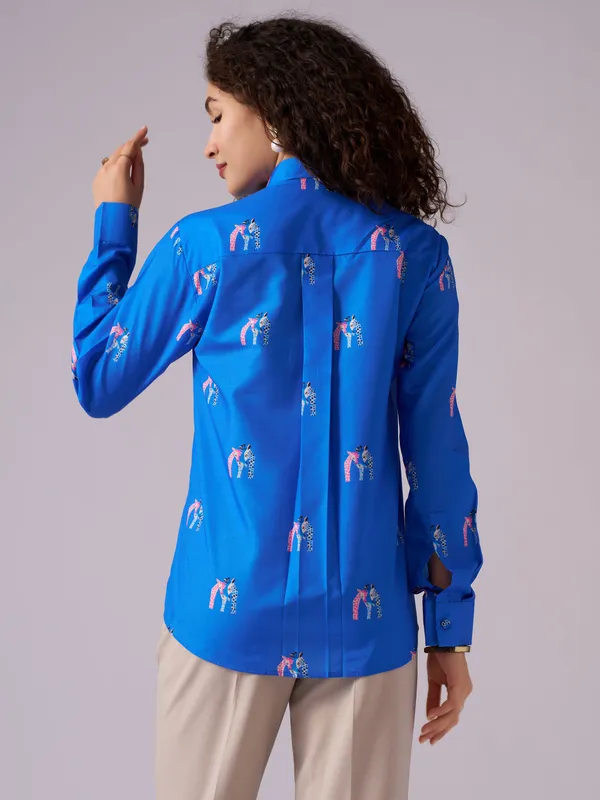 Blue_Giraffe_Printed_Regular_Shirt_For_Women