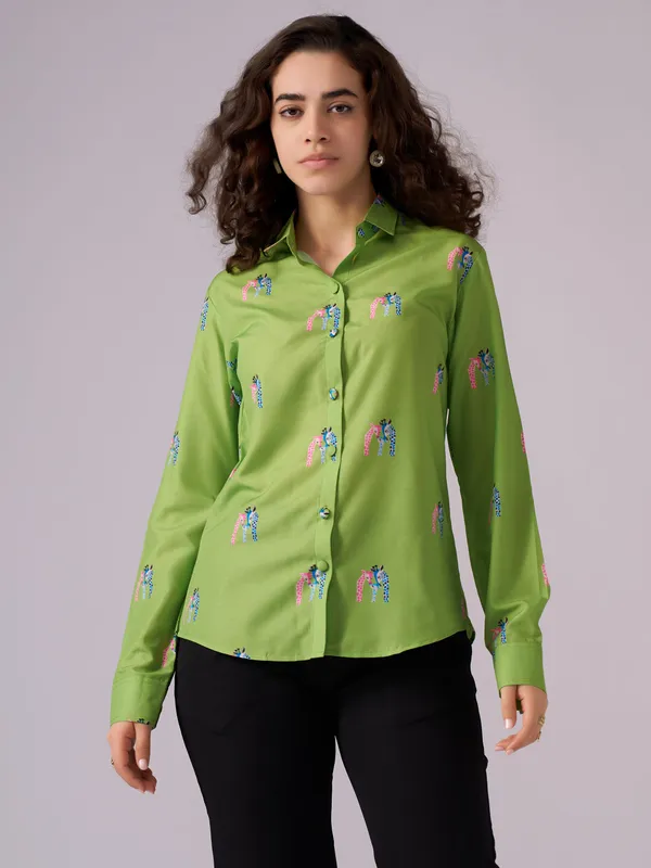 Pista_Giraffe_Embroide_Cotton_Blend_Shirt_For_Women