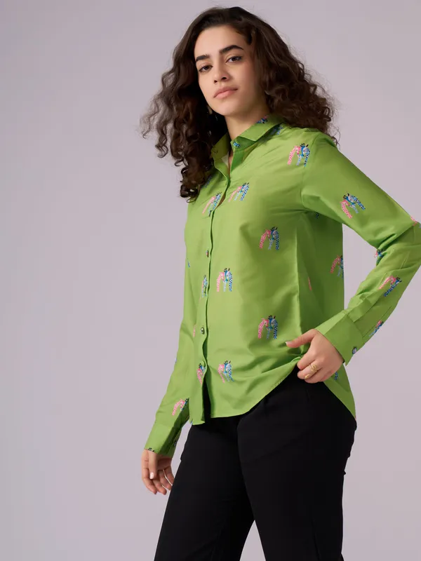 Pista_Giraffe_Embroide_Cotton_Blend_Shirt_For_Women