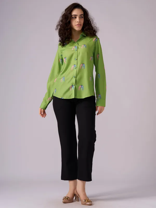 Pista_Giraffe_Embroide_Cotton_Blend_Shirt_For_Women