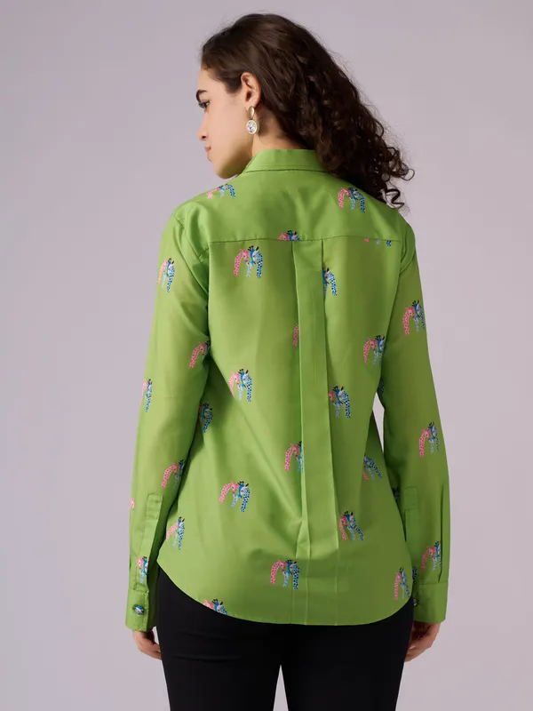 Pista_Giraffe_Embroide_Cotton_Blend_Shirt_For_Women