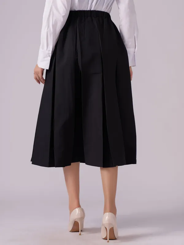 Black_Cotton_Midi_Fla_Pleated_Skirt_With_Belt_Loop_For_Women