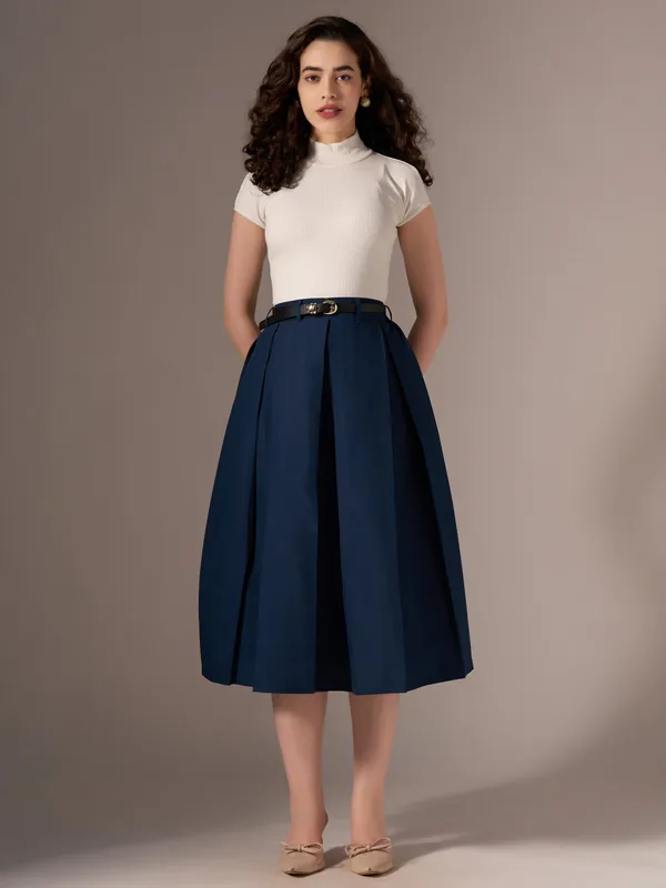 Blue_Cotton_Midi_Fla_Pleated_Skirt_With_Belt_Loop_For_Women
