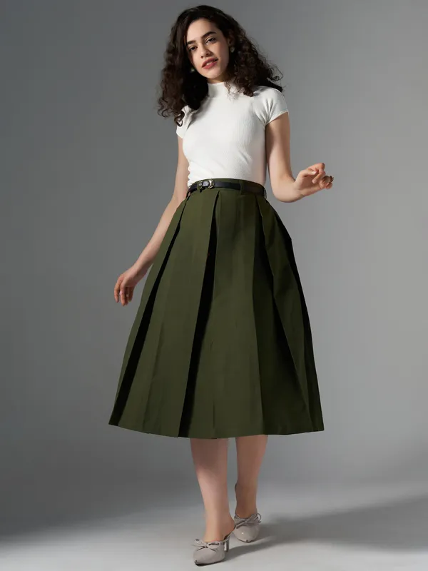 Green_Cotton_Midi_Fla_Pleated_Skirt_With_Belt_Loop_For_Women