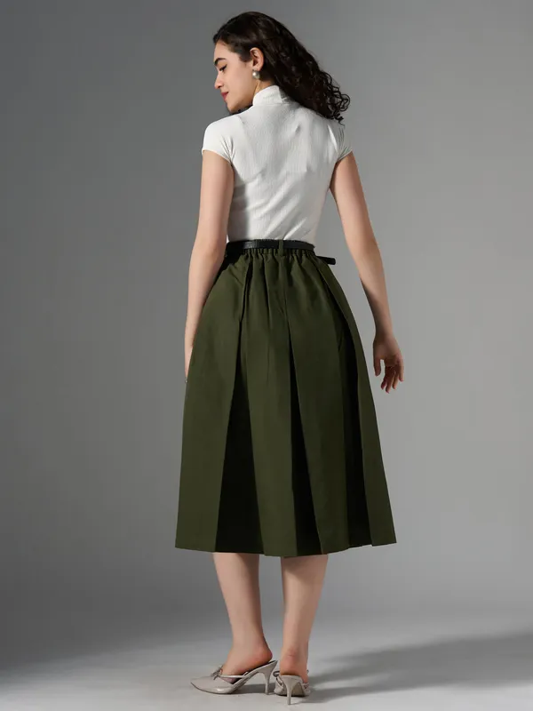 Green_Cotton_Midi_Fla_Pleated_Skirt_With_Belt_Loop_For_Women