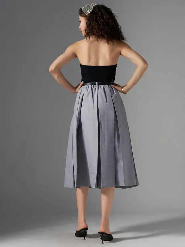 Grey_Cotton_Midi_Fla_Pleated_Skirt_With_Belt_Loop_For_Women