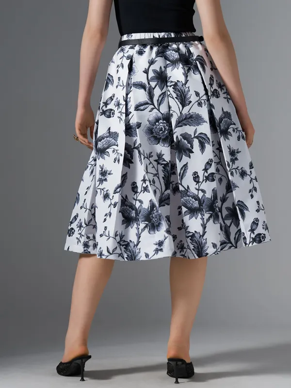 Black-White_Cotton_Midi_Fla_Pleated_Skirt_With_Belt_Loop_For_Women