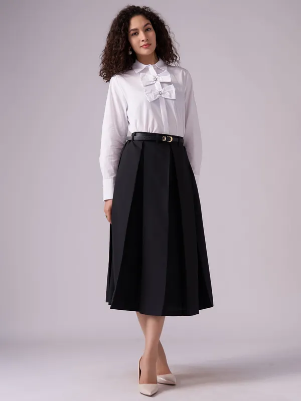 Black_Cotton_Midi_Fla_Pleated_Skirt_With_Belt_Loop_For_Women