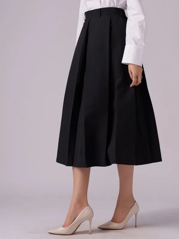 Black_Cotton_Midi_Fla_Pleated_Skirt_With_Belt_Loop_For_Women