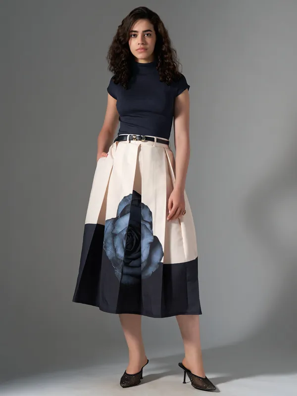 Black_Cotton_Midi_Fla_Pleated_Skirt_With_Belt_Loop_For_Women