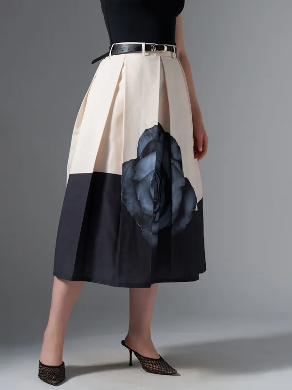 Black_Cotton_Midi_Fla_Pleated_Skirt_With_Belt_Loop_For_Women