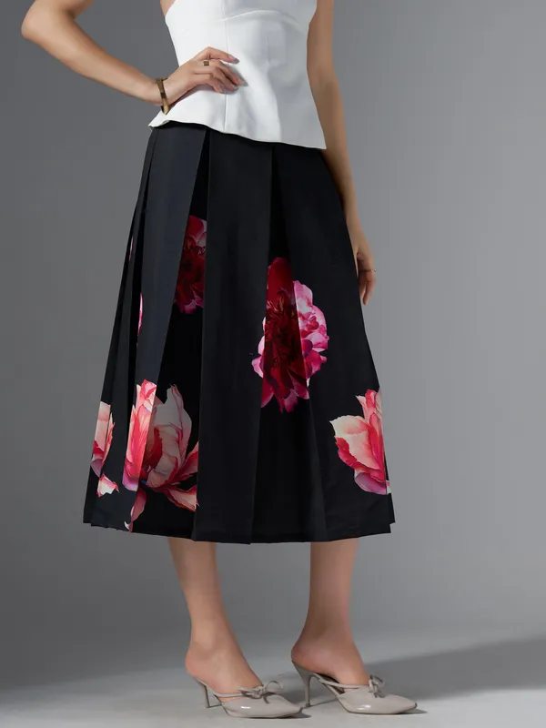 Black_Cotton_Midi_Fla_Pleated_Skirt_With_Belt_Loop_For_Women